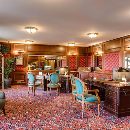 Le Palace De Menthon Exterior foto The hotel's lobby
