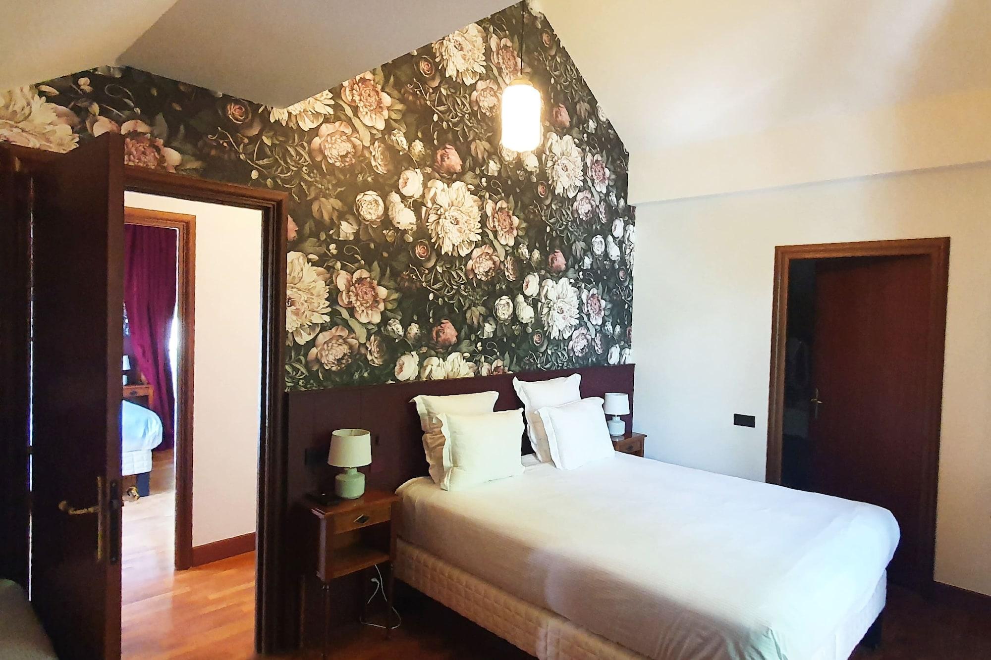 Le Palace De Menthon Exterior foto A bedroom at the hotel