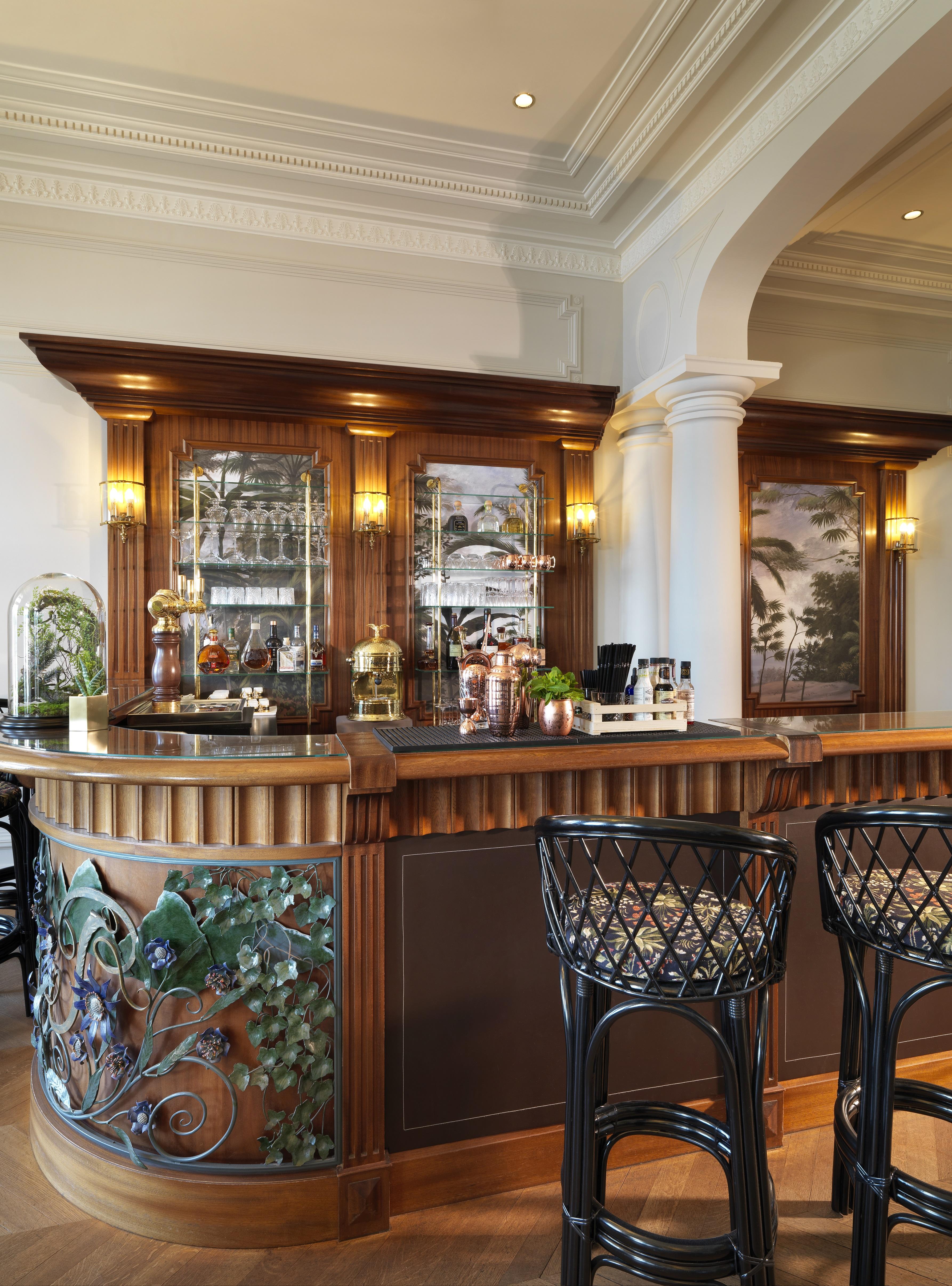 Le Palace De Menthon Exterior foto The bar at the hotel