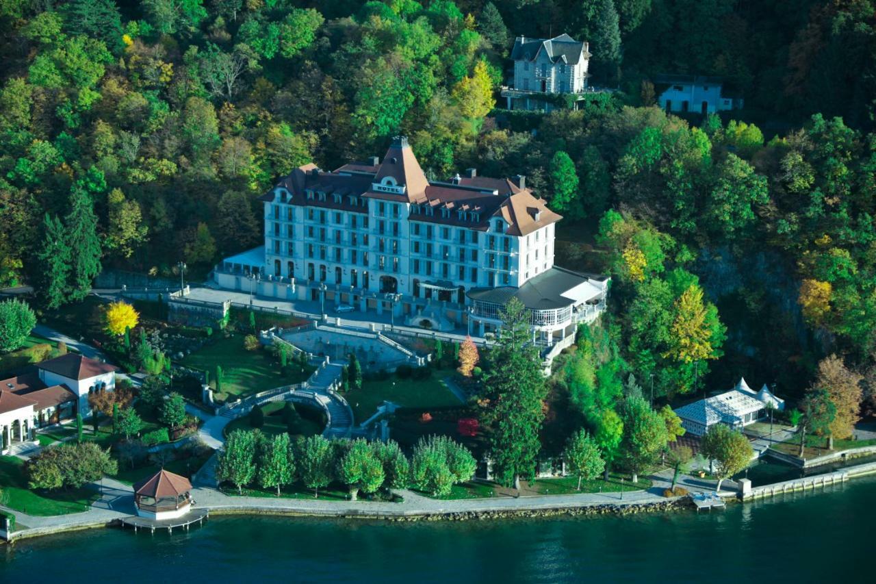 Le Palace De Menthon Exterior foto Aerial view