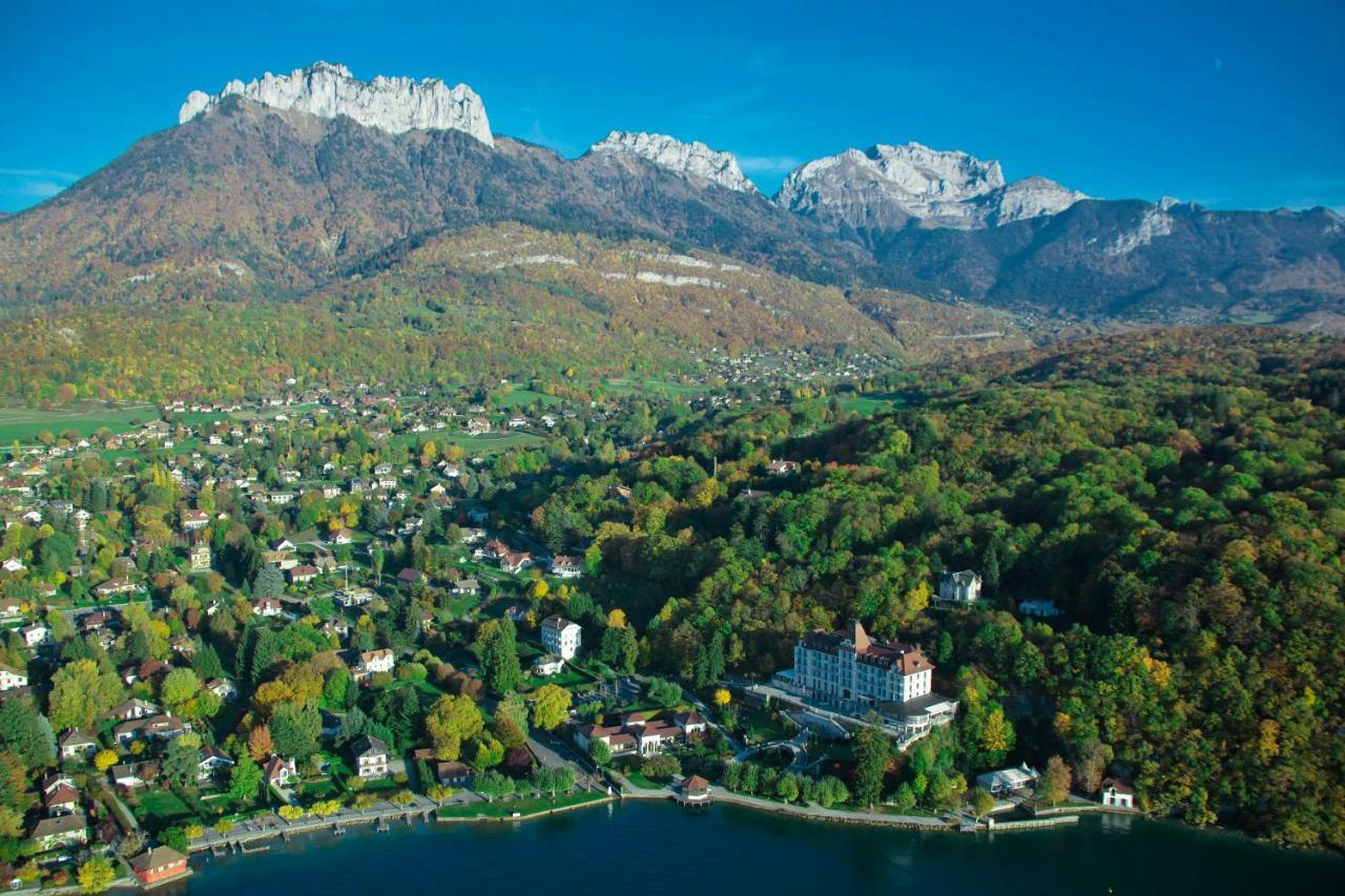 Le Palace De Menthon Exterior foto An aerial view of Montreux